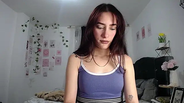 Snapshot of IsaBaileys_ chatting on May 6, 2026, 9:41 pm IsaBaileys online show from May 6, 2026, 9:41 pm