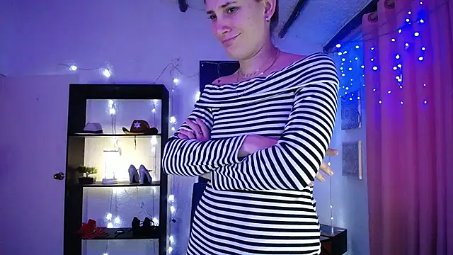 IsaBaileys  online show from February 11, 2025, 7:16 pm