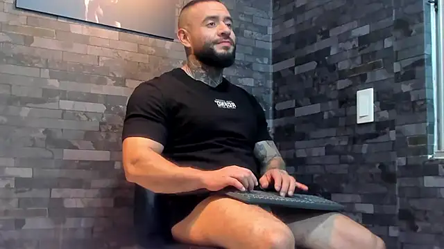 BruceDallas online show from July 5, 2026, 1:10 am