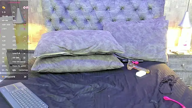 Snapshot of Honey-420- chatting on December 4, 2025, 2:27 pm Honey-420- online show from December 4, 2025, 2:27 pm