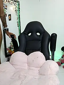 Honey-420- online show from September 20, 2025, 1:10 am