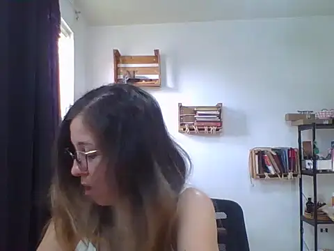 Snapshot of charlott_ponce chatting on February 11, 2026, 10:53 pm charlott ponce online show from February 11, 2026, 10:53 pm