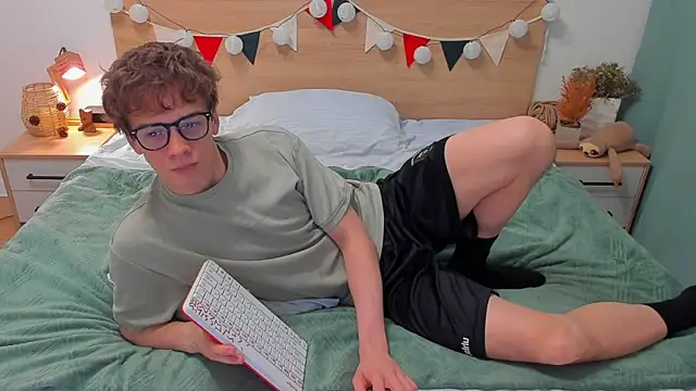 Snapshot of Fandi_777 chatting on November 9, 2025, 6:06 am Fandi 777 online show from November 9, 2025, 6:06 am