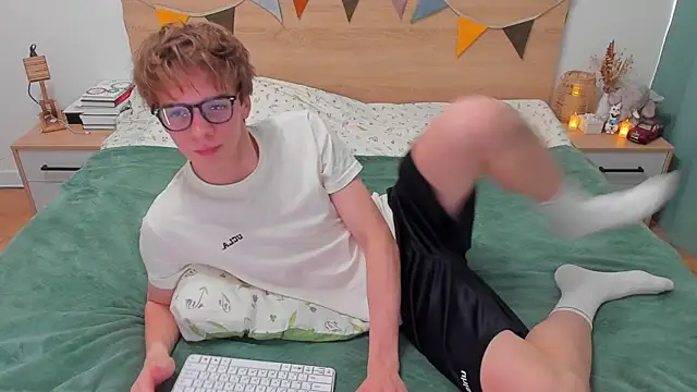 Snapshot of Fandi_777 chatting on September 30, 2025, 6:41 am Fandi 777 online show from September 30, 2025, 6:41 am