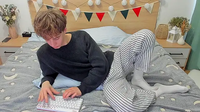 Snapshot of Fandi_777 chatting on March 13, 2025, 10:57 am Fandi 777 online show from March 13, 2025, 10:57 am