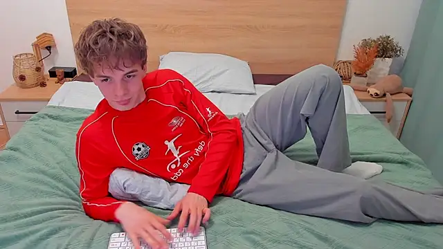 Snapshot of Fandi_777 chatting on December 1, 2025, 7:09 am Fandi 777 online show from December 1, 2025, 7:09 am