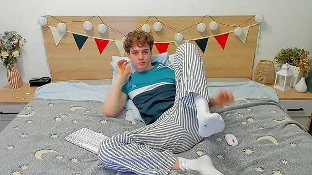 Snapshot of Fandi_777 chatting on March 6, 2025, 7:43 pm Fandi 777 online show from March 6, 2025, 7:43 pm