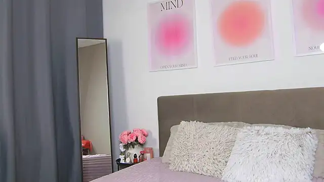 Snapshot of VioletiSwone chatting on January 8, 2026, 6:08 am VioletiSwone online show from January 8, 2026, 6:08 am