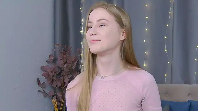 VioletiSwone online show from February 26, 2025, 12:05 pm