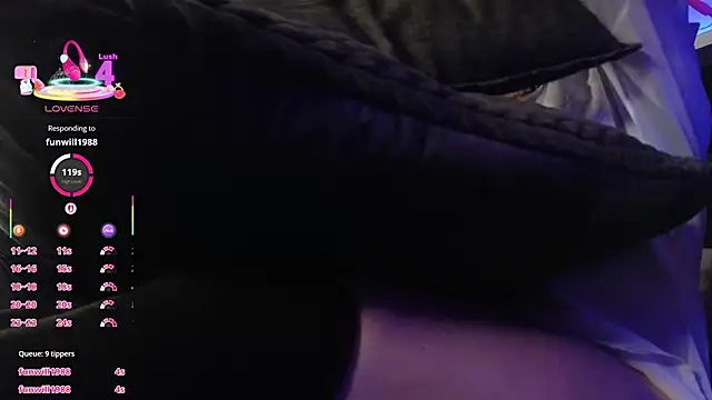 Snapshot of Astoria_Moon chatting on October 8, 2025, 7:36 pm Astoria Moon online show from October 8, 2025, 7:36 pm