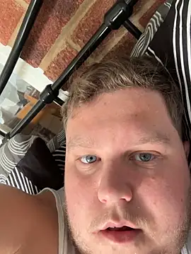 Lukeyboy027 online show from April 10, 2026, 11:28 am