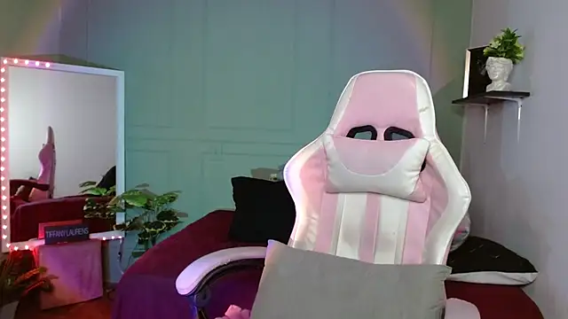 tiffany laurens online show from December 7, 2024, 9:33 am