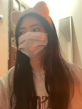 Snapshot of -hanime- chatting on December 18, 2024, 1:45 pm -hanime- online show from December 18, 2024, 1:45 pm