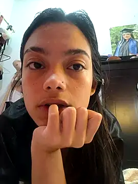 littlemelii online show from December 29, 2024, 4:48 am