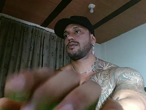 Snapshot of manolofitt chatting on May 16, 2026, 6:40 pm manolofitt online show from May 16, 2026, 6:40 pm