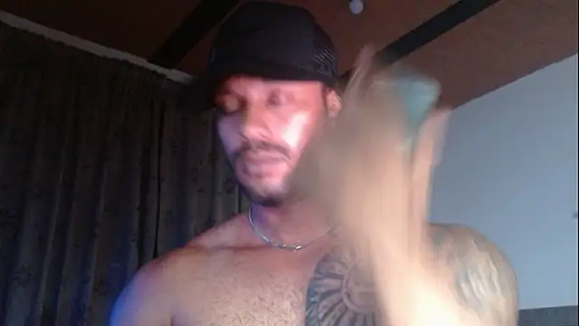 Snapshot of manolofitt chatting on May 18, 2026, 4:12 pm manolofitt online show from May 18, 2026, 4:12 pm