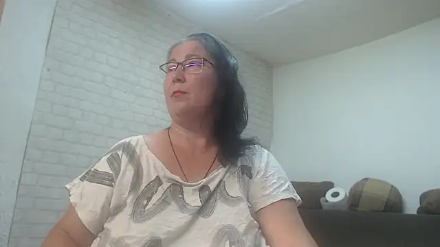 Snapshot of EmmaSquirt chatting on June 4, 2026, 5:45 am EmmaSquirt online show from June 4, 2026, 5:45 am
