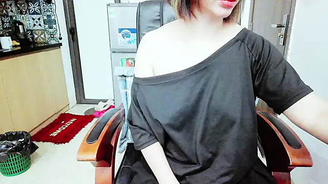 Miu-Le online show from November 14, 2025, 7:28 pm