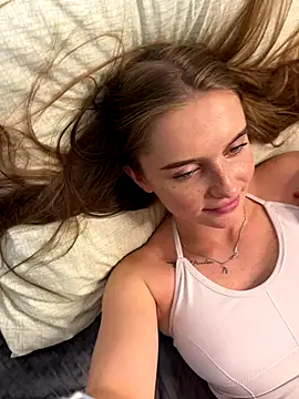 lovelly molly online show from November 30, 2025, 4:19 pm