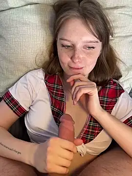 Snapshot of lovelly_molly chatting on March 13, 2026, 12:32 pm lovelly molly online show from March 13, 2026, 12:32 pm