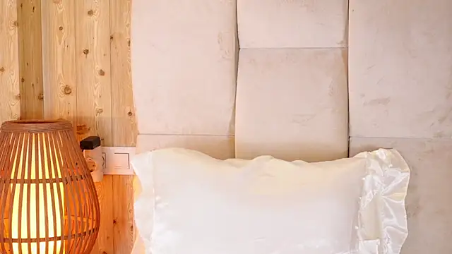 KiraKayleigh1 online show from November 1, 2025, 1:45 am