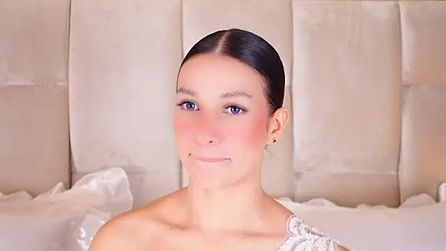 KiraKayleigh1 online show from March 2, 2026, 11:44 pm