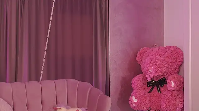 ClaraHazel online show from April 20, 2026, 3:53 am