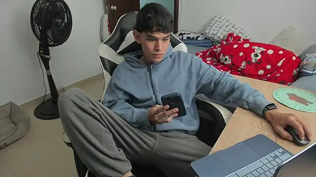 Snapshot of ronaldmq20 chatting on June 6, 2026, 12:27 am ronaldmq20 online show from June 6, 2026, 12:27 am
