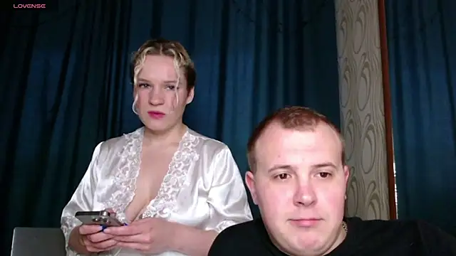 Snapshot of MrMrsRight chatting on February 1, 2025, 12:37 pm MrMrsRight online show from February 1, 2025, 12:37 pm