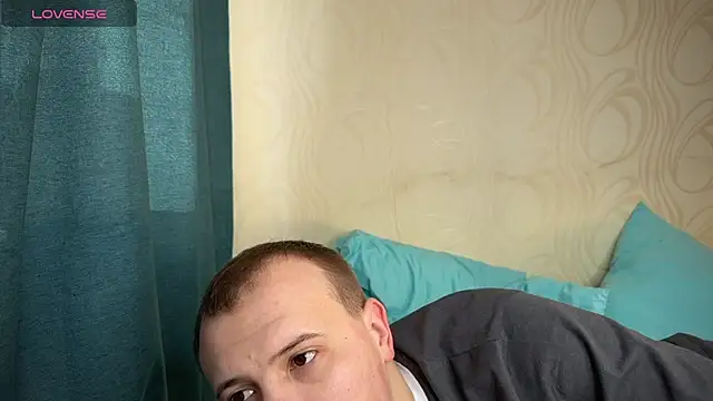 Snapshot of MrMrsRight chatting on February 24, 2025, 9:53 am MrMrsRight online show from February 24, 2025, 9:53 am