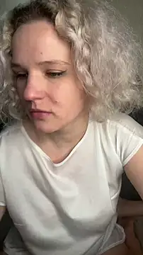 Snapshot of MrMrsRight chatting on February 20, 2025, 11:53 am MrMrsRight online show from February 20, 2025, 11:53 am