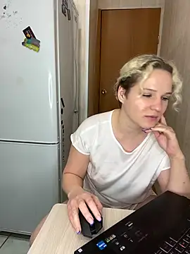 Snapshot of MrMrsRight chatting on February 6, 2025, 11:04 pm MrMrsRight online show from February 6, 2025, 11:04 pm