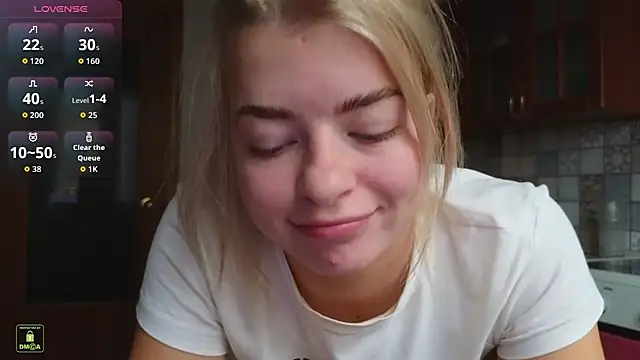 RinaBlondie online show from October 26, 2025, 1:00 pm