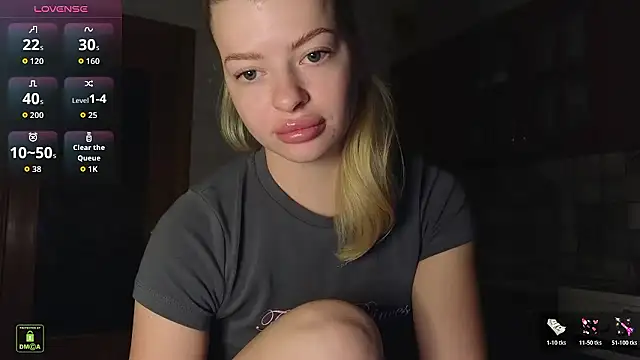 RinaBlondie online show from January 13, 2026, 6:17 am