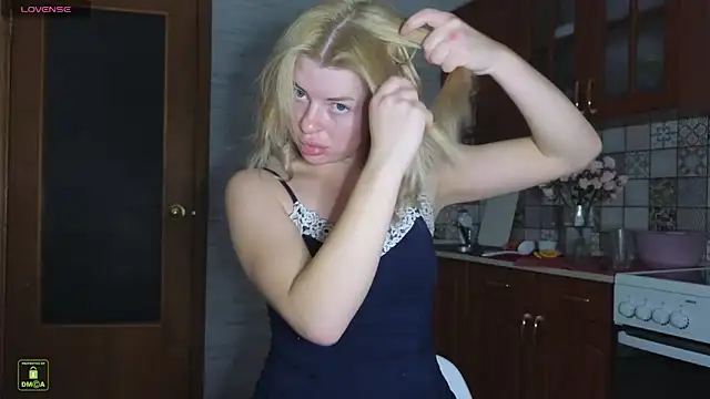 RinaBlondie online show from October 13, 2025, 3:02 pm