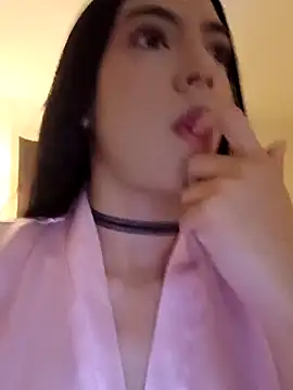 Julie Bennet online show from April 22, 2026, 2:18 am