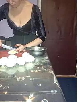  Kitti  online show from October 21, 2025, 5:01 pm