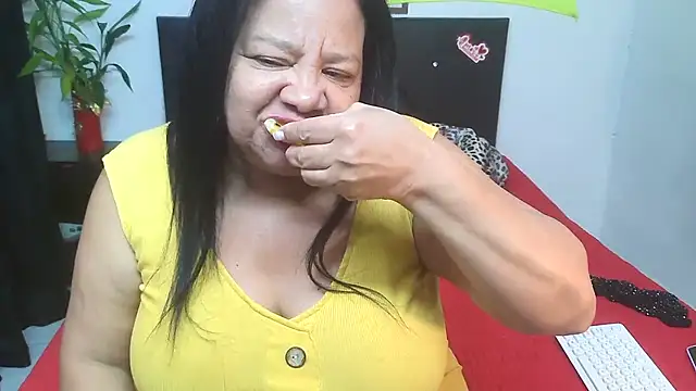 Snapshot of Shanttal0272 chatting on February 25, 2026, 5:24 pm Shanttal0272 online show from February 25, 2026, 5:24 pm