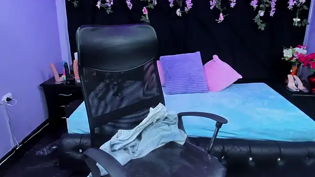 Snapshot of Cocoo_Nuth chatting on November 27, 2025, 2:23 am Cocoo Nuth online show from November 27, 2025, 2:23 am