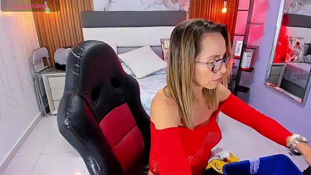 CATIAJONES online show from November 19, 2025, 6:41 pm