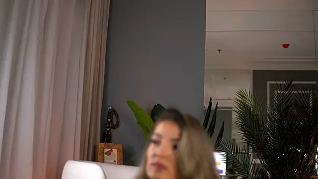 Snapshot of KellyMathews chatting on November 5, 2025, 2:25 am KellyMathews online show from November 5, 2025, 2:25 am