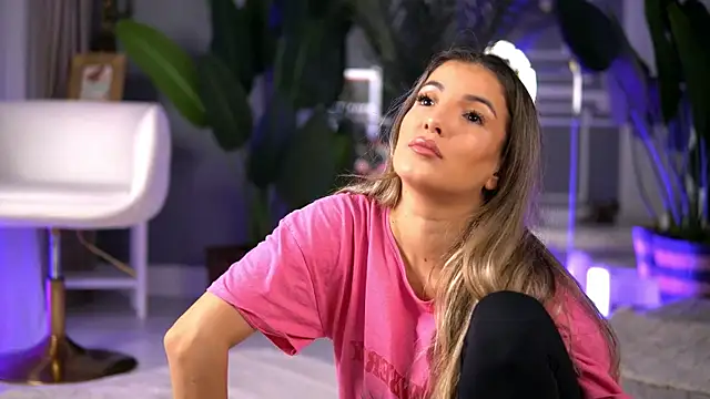 Snapshot of KellyMathews chatting on October 9, 2025, 2:01 am KellyMathews online show from October 9, 2025, 2:01 am