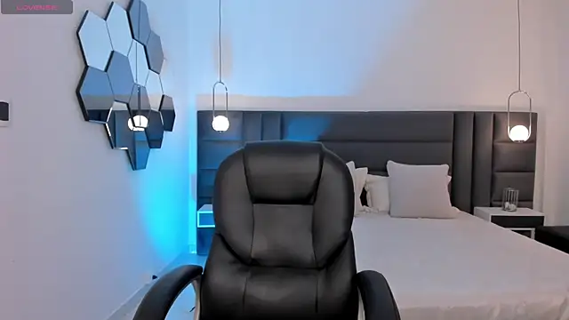 AmberLewis  online show from October 16, 2025, 2:53 am