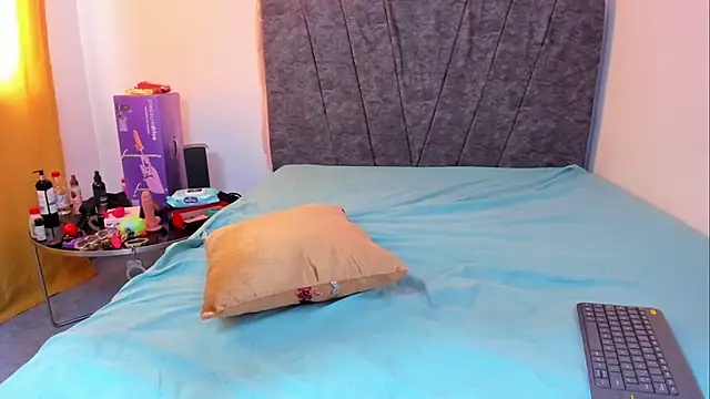 bella-black online show from April 16, 2026, 9:39 pm