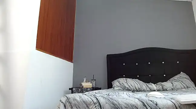 Emilia 1995 online show from March 3, 2025, 10:31 pm