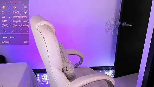 Snapshot of nyna_1 chatting on February 15, 2025, 10:10 pm nyna 1 online show from February 15, 2025, 10:10 pm