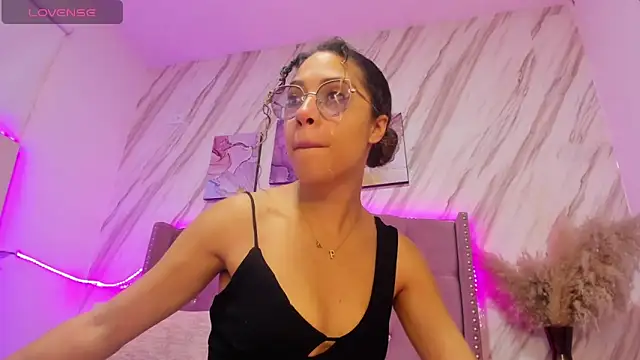 Hanna Corne online show from December 18, 2024, 11:45 am