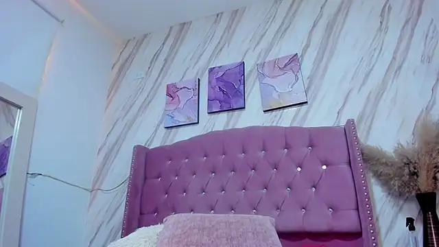 Hanna Corne online show from December 29, 2024, 2:52 pm