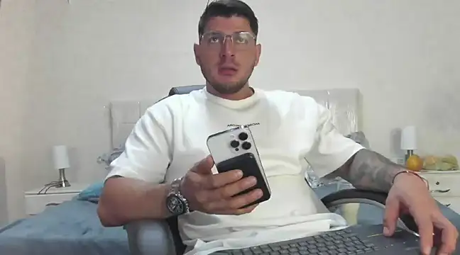 Snapshot of Teilor_Creed chatting on March 5, 2025, 11:49 pm Teilor Creed online show from March 5, 2025, 11:49 pm