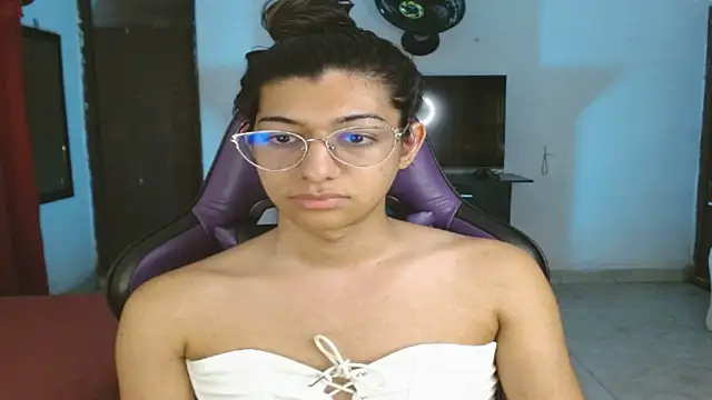 engielphoenis14 online show from March 13, 2026, 11:10 pm